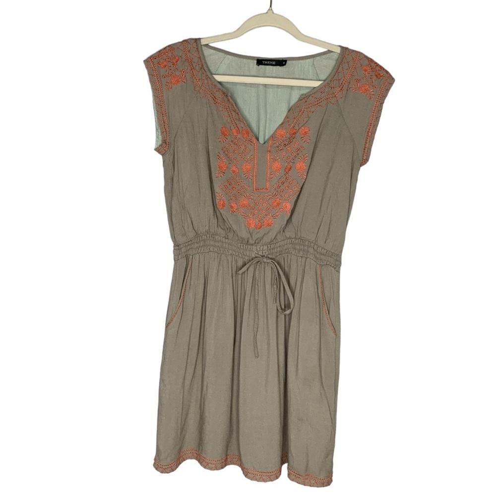 Theme khaki grey sleeveless coral embroidered dress with elastic waist. Size M